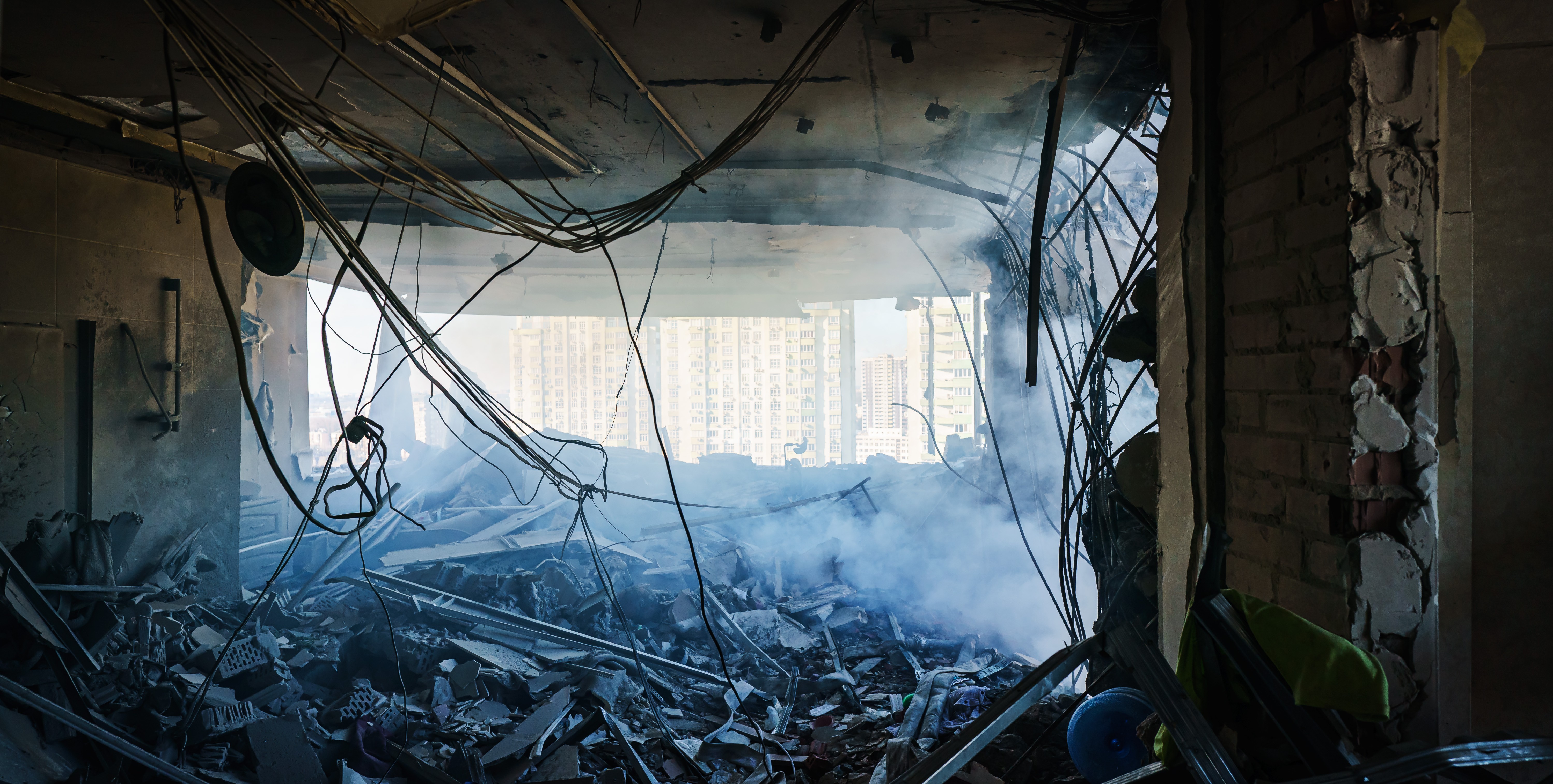 KYIV, UKRAINE -- FEBRUARY 26, 2022: A rocket hits a residential building as seen in Kyiv, Ukraine, Saturday, Feb. 26, 2022. (MARCUS YAM / LOS ANGELES TIMES)